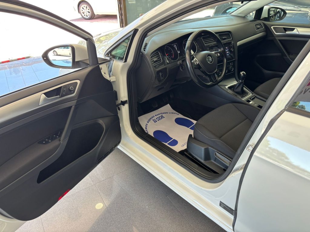 VOLKSWAGEN · Golf · DIESEL · 2018 · 198.000 km