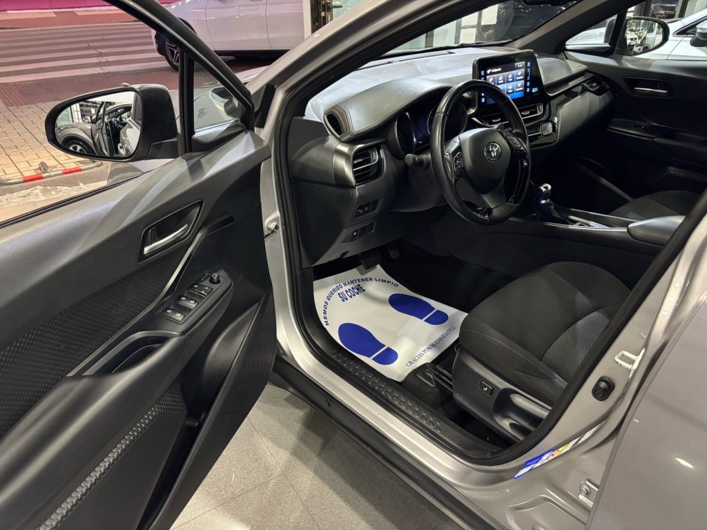 TOYOTA · C-HR · HYBRID · 2020 · 120.000 km