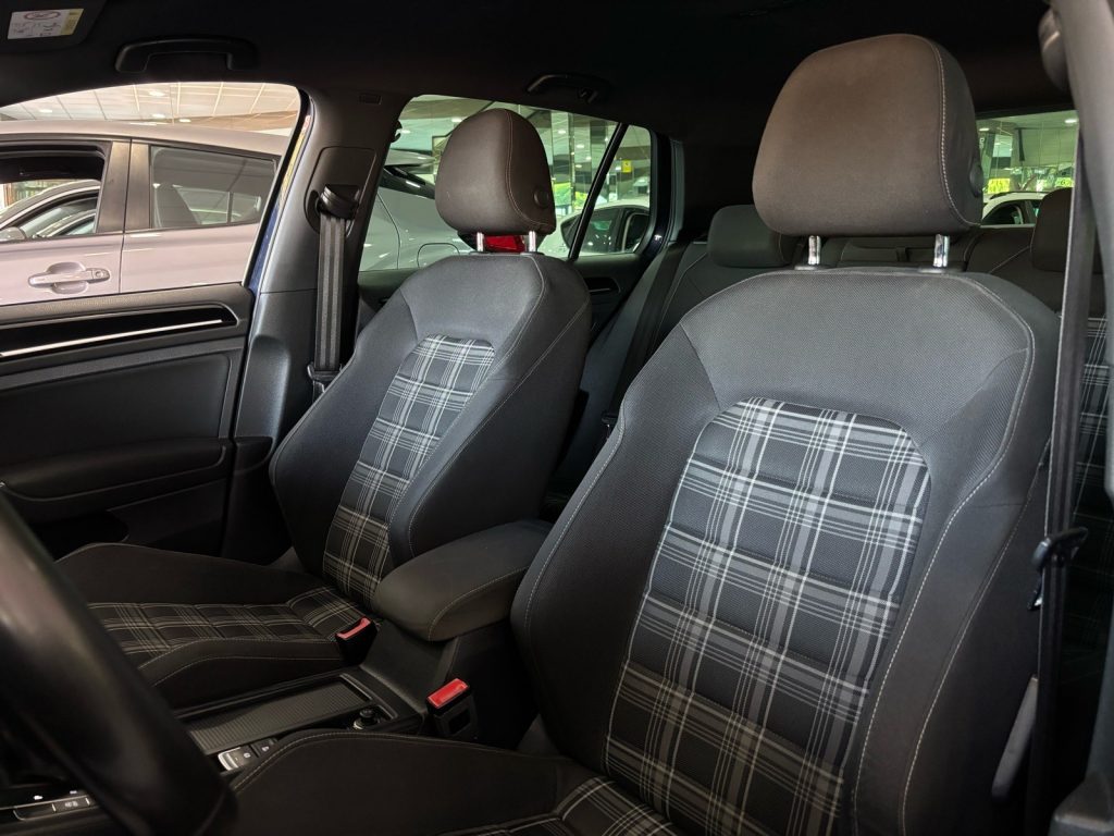 VOLKSWAGEN · Golf · DIESEL · 2016 · 210.000 km