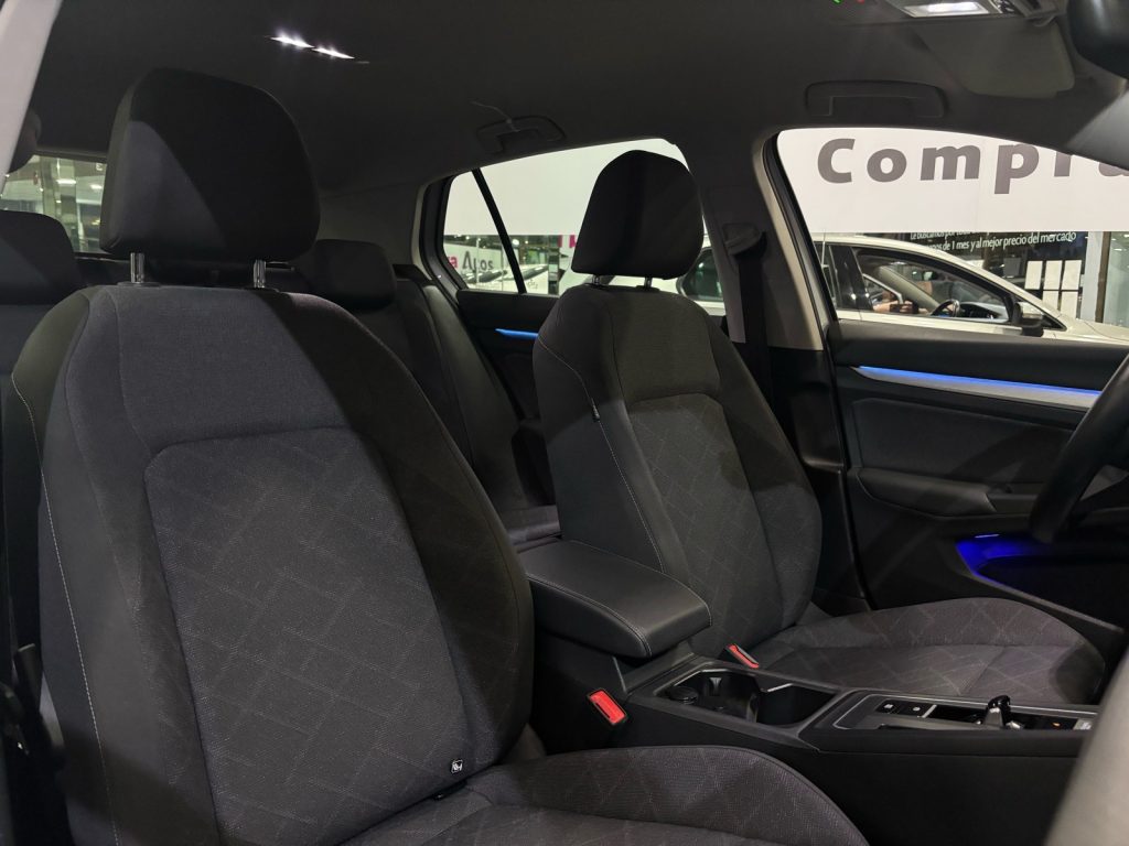VOLKSWAGEN · Golf · DIESEL · 2023 · 80.000 km